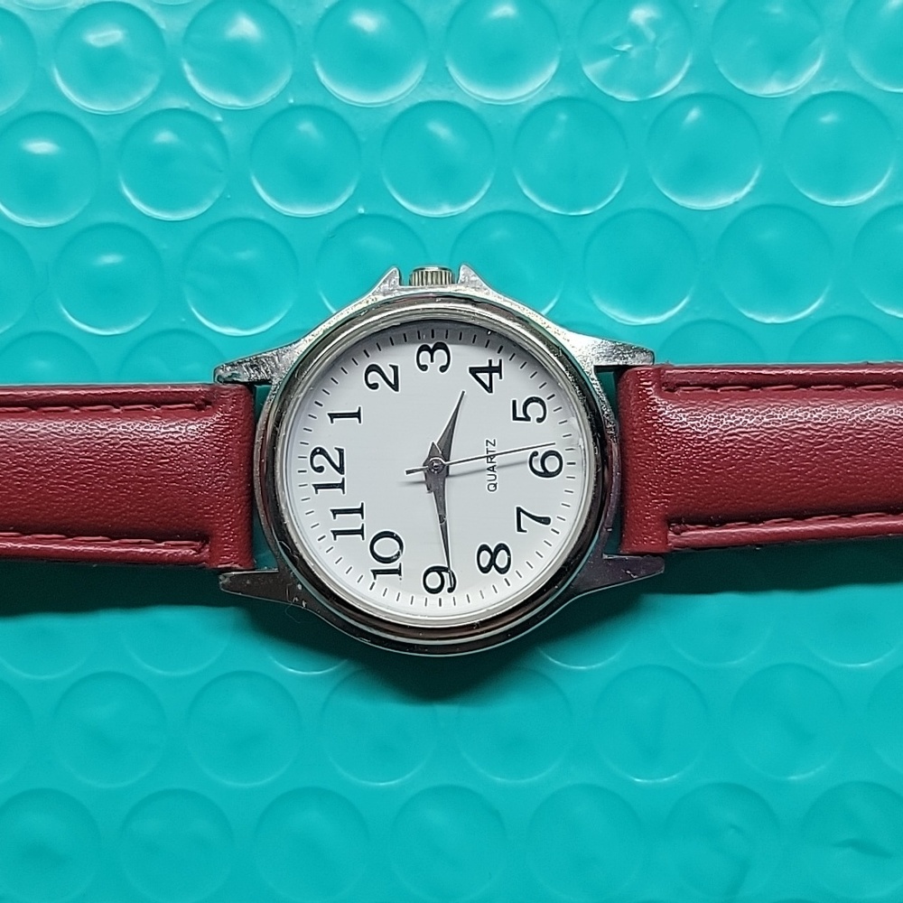 GUC White Stag Easy Read Dial Wrist Watch